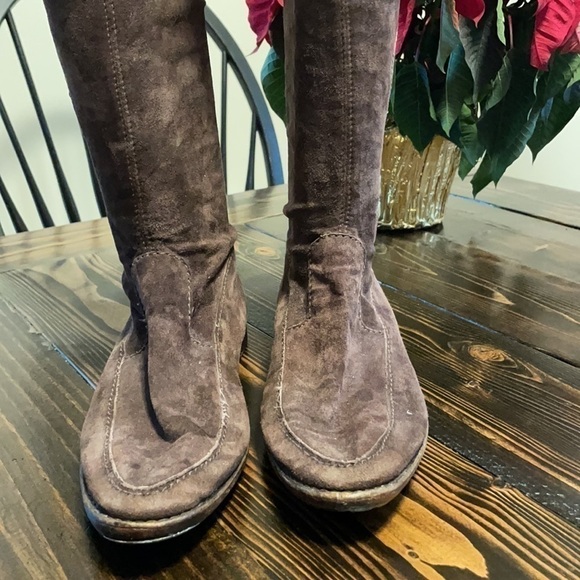 Henry Beguelin Tall Suede Boots w Curved Stitching Up Tassel Sides Flattering - Picture 3 of 10